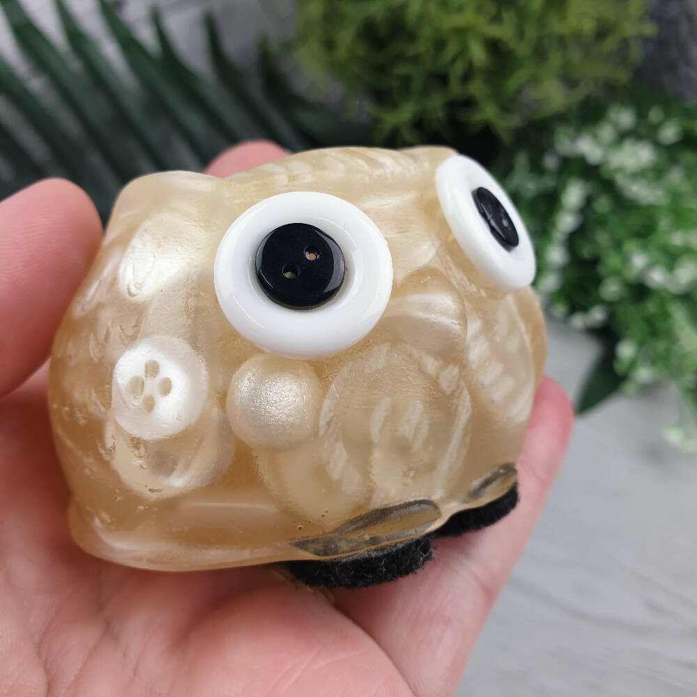 Ornament Owl White Buttons Resin Addicted to Buttons  (3)