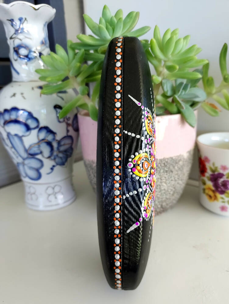 Original design Dot Art - Spectacle case called " Flower Power ".