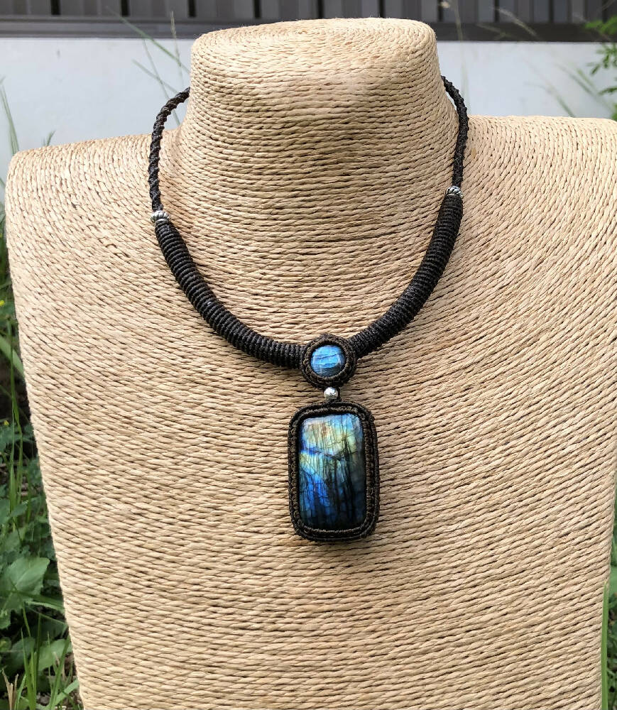 M072-Macrame Labradorite pendant, Handmade necklace with blue labradorite, Christmas gifts