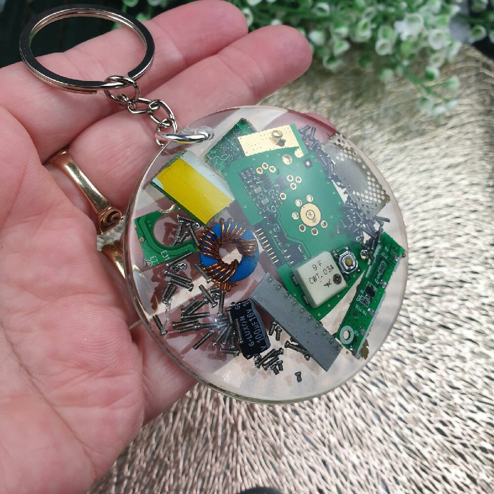 Keyring Resin Cast Handmade Ring Keys Computer Recycled Round (1)