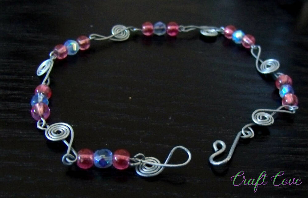 Bracelet wire worked with music shapes and beads