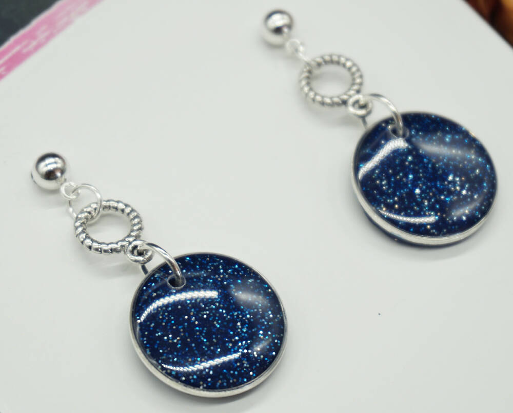 Pretty Sparkle - silver circle dangle with ball stud.