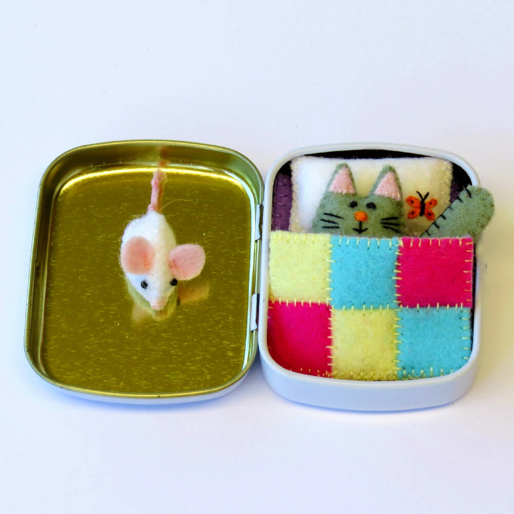 Mini Felt Miniature Cat and Mouse - Wool Felt Bed Set - Keepsake Collectible