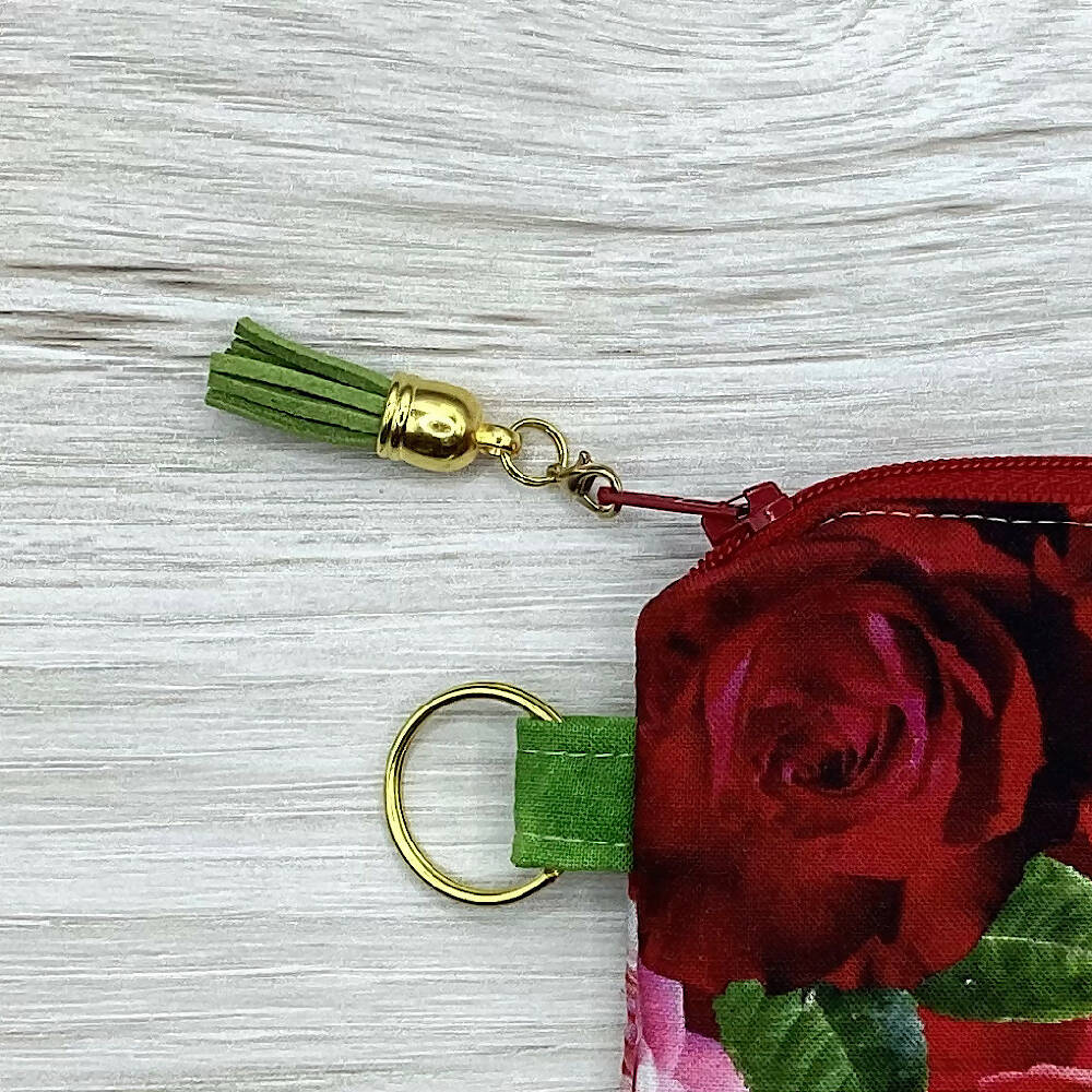 Red Roses Zip Pouch (21cm x 16cm) Fully lined, lightly padded