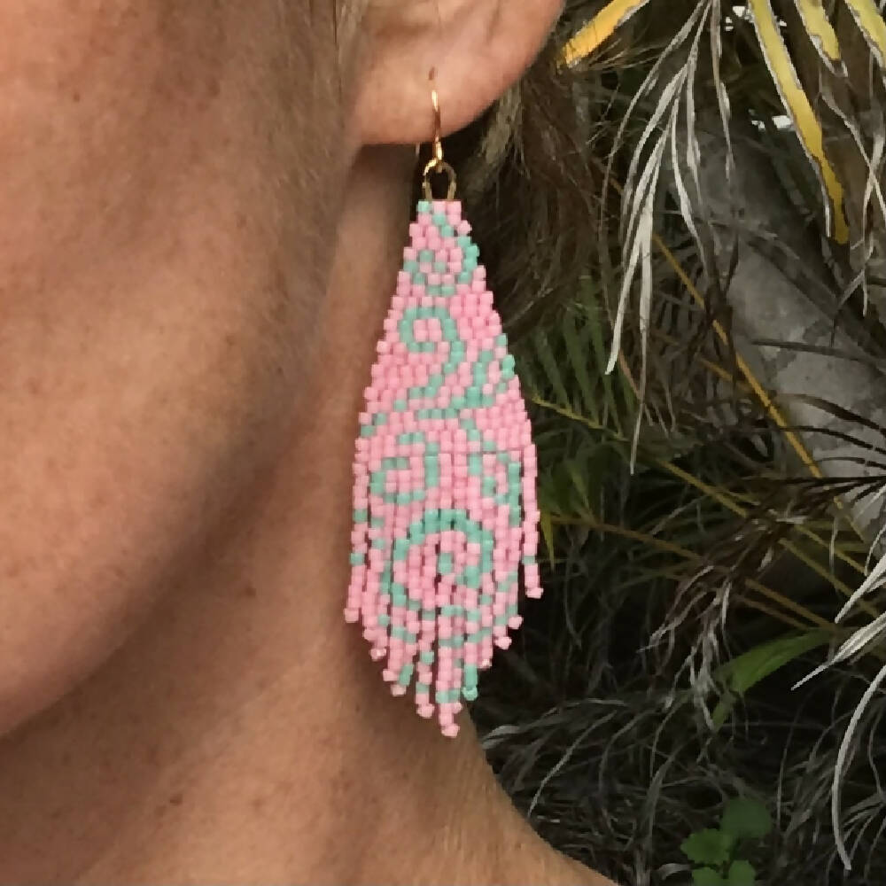 Beaded fringe earrings - Retro swirls