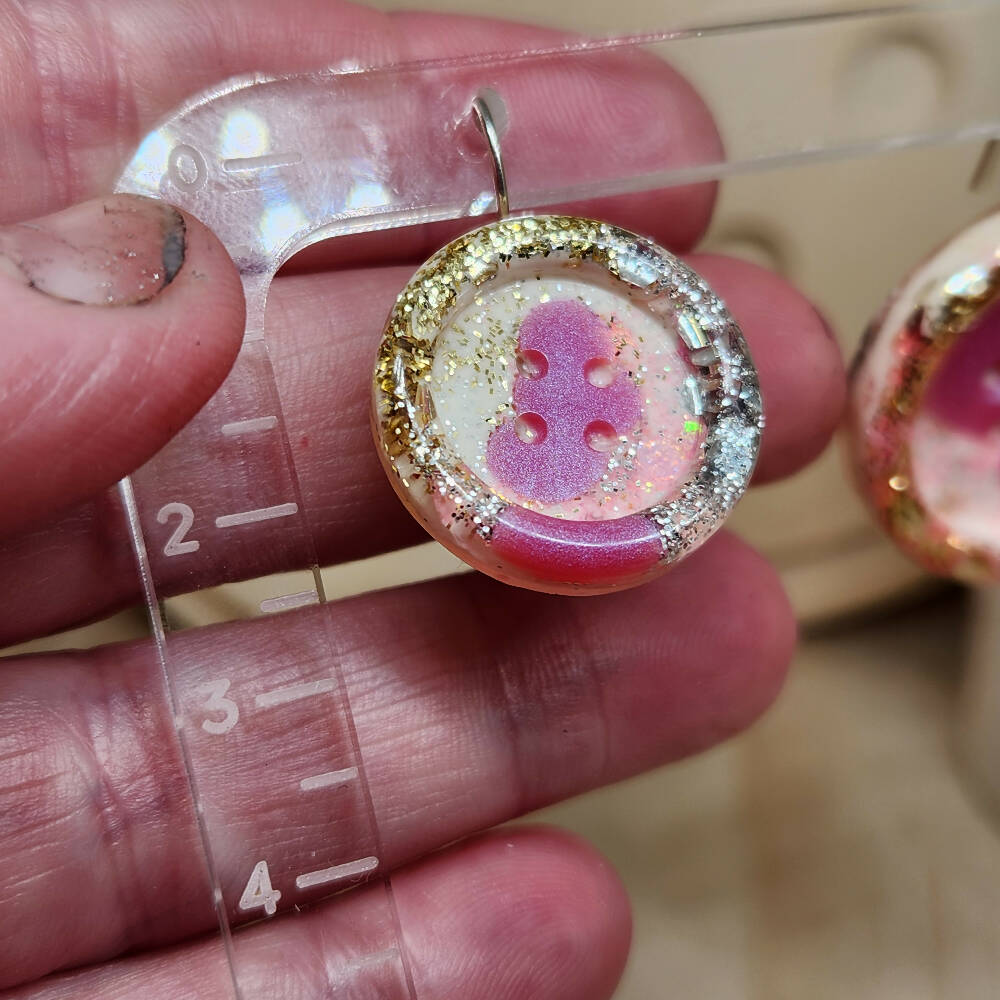 Dangle Earrings - PINKY BILLIE BUTTON - Resin - Hook Sml Lge