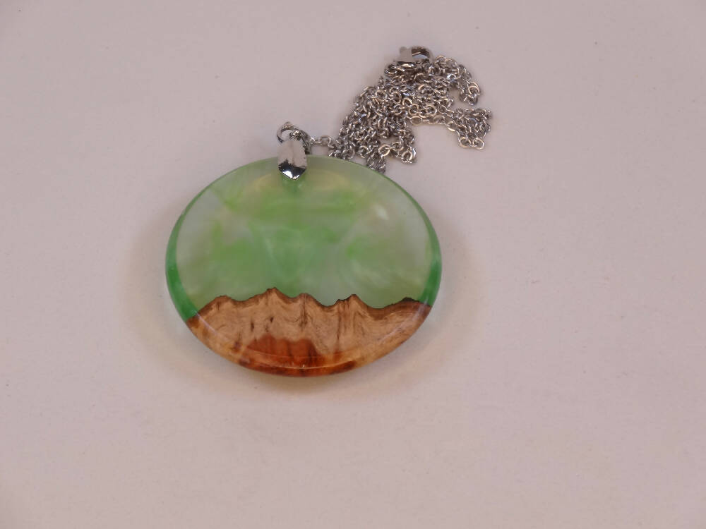 Wood-Resin Curved Green/Clear Front Pendant
