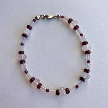 Garnet and rose quartz beaded bracelet